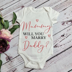 Mummy will you marry Daddy? Proposal Vest. Surprise Baby Bodysuit with Marriage Proposal. Baby Engagement Bodysuit/Vest.