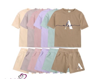 Ensemble short et t-shirt Kids Tales personnalisés. Tenue d'été pour enfants. Ensemble de vêtements de vacances pour enfants. Vêtements de jeu neutres pour enfants.