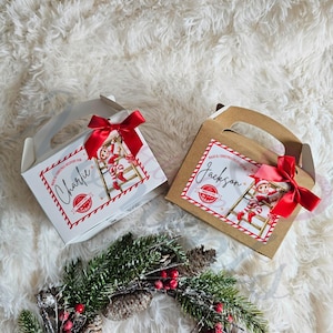 Scatole personalizzate per feste di Natale. Mini scatola per dolcetti della vigilia di Natale. Scatola personalizzata per feste per bambini. Sacchetto di caramelle festive con design di elfi. Festa per bambini.