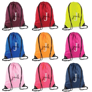Sac de sport scolaire personnalisé. L’essentiel de la rentrée scolaire. Gymsac / PE Kit Sac. Sac de sport personnalisé avec name & Initial. BagBase Premium Gymsac