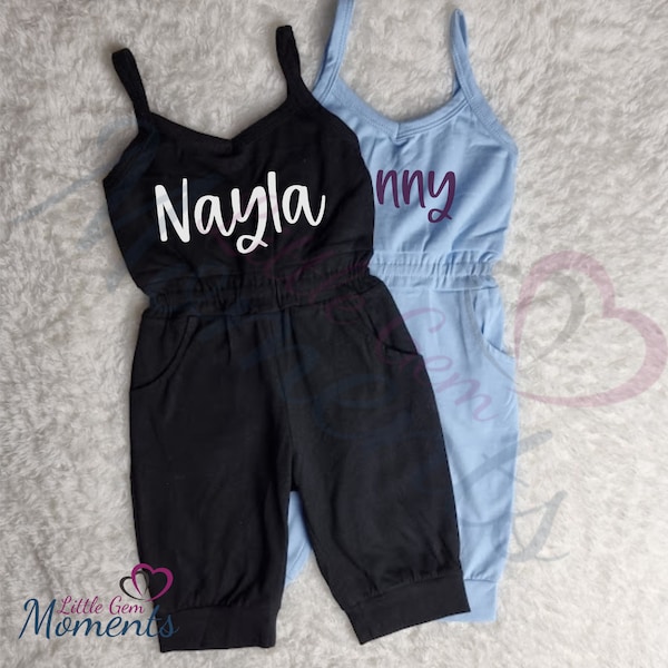 Combinaison d'été personnalisée pour filles. Combinaison bleue longueur genou pour enfant. Barboteuse noire longueur genou pour filles. Tenue d'été. Vêtements de vacances personnalisés.