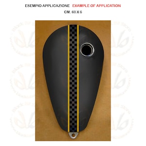Adesivo striscia serbatoio moto 1 fascia quadri nero 2 linee oro pvc scontornato misure cm, 60x6 quantita 1 pezzo