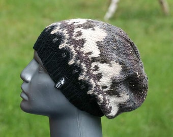 Beanie with Icelandic motif natural colors Tölter hat Icelandic horse