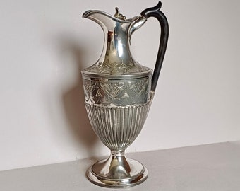 Une belle pièce française de style Art déco du début des années 1900, plaquée argent, plaquée argent, cafetière ou théière - Avec poinçon de fabricant et trouvée en Normandie, France