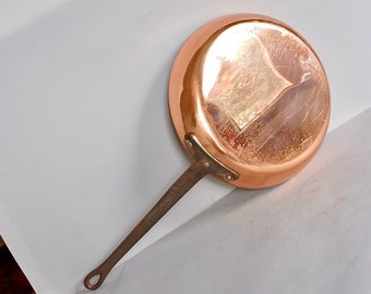 A Lovely, Vintage Lined, French copper frying pan, probably Made in France. Quality French solid weight copper skillet with long iron handle