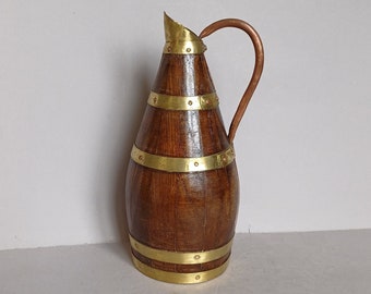 Une belle petite à moyenne taille, fabriquée à la main, vintage française, décorative, cuivre et tonneau en bois, carafe à vin/cidre, de Normandie, France