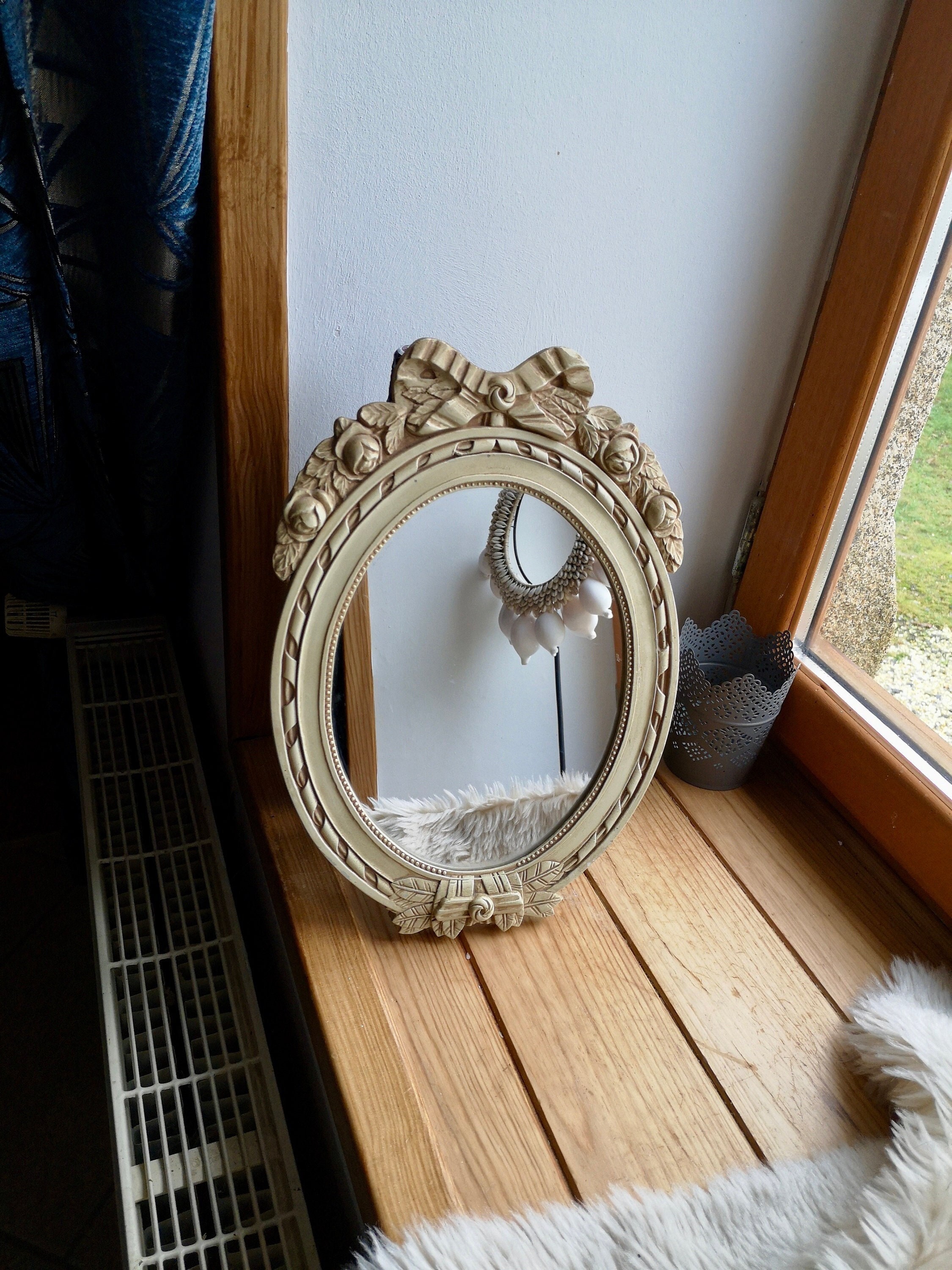 Une Belle Résine Autoportante Vintage Décorative - Coiffeuse Florale de Style Art Nouveau ou Maquill