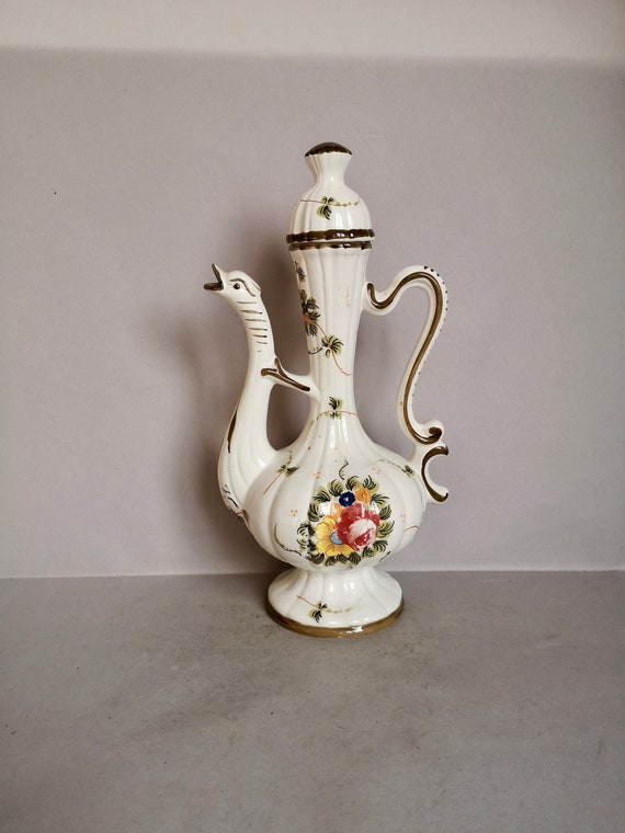 イタリア製カポディモンテ陶人形 カメラを持った少年