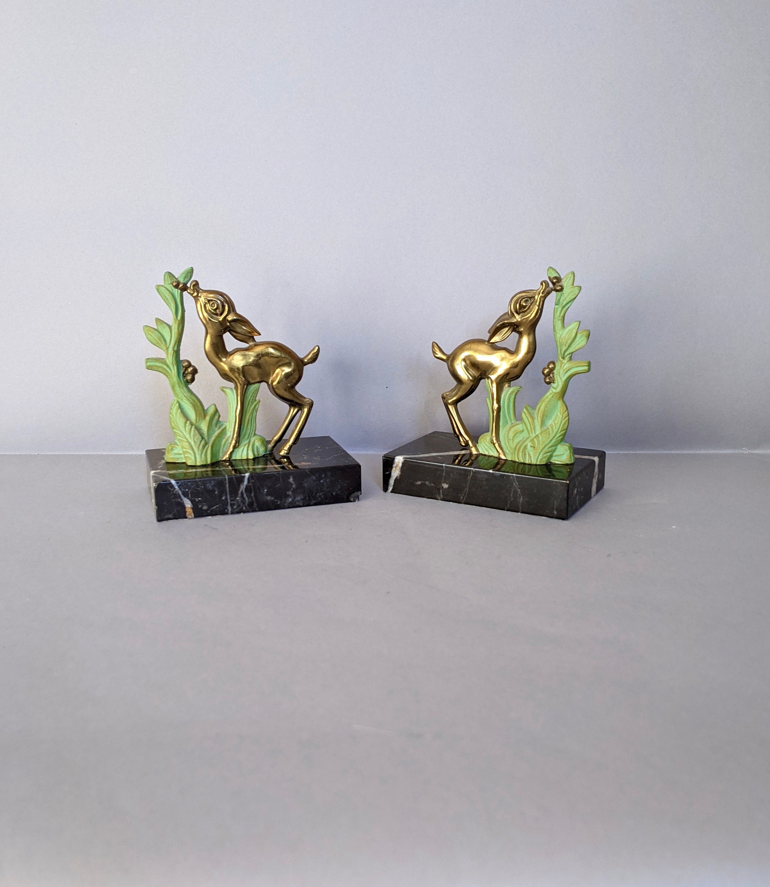 Une Belle Paire de Sweet Baby Cerf ou Bambi Vintage Art Déco Bronze Métal et Marbre, Le Livre Des An