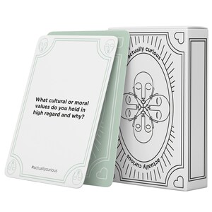 REALMENTE CURIOSO: ¡La edición Curiosity original! Juego de inicio de conversación para adultos y familias: 52 preguntas seleccionadas para conversaciones profundas