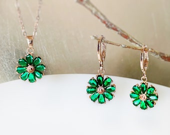 Emerald daisy 2pc jewelry set, green gemstone flower dangle earrings, emerald green earring necklace gift set, May birthstone gift