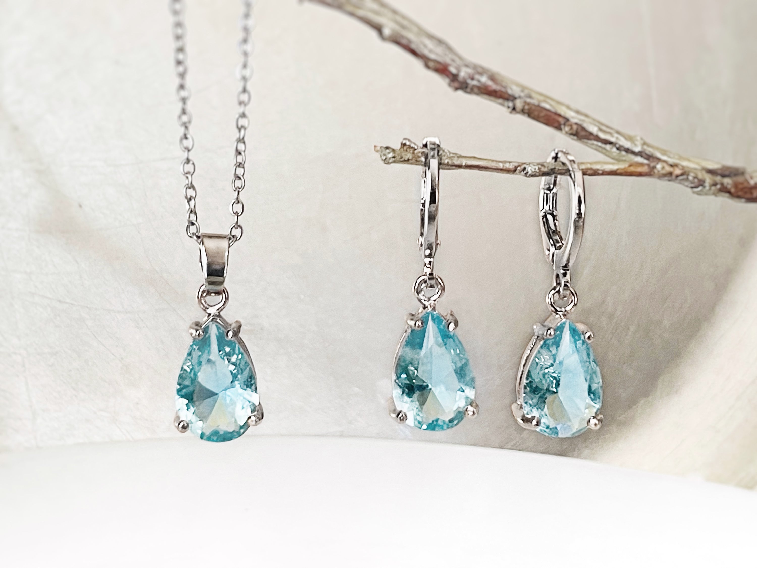 Greenwich 4 Aquamarine & Diamond Necklace and Earrings Set in 14k Gold