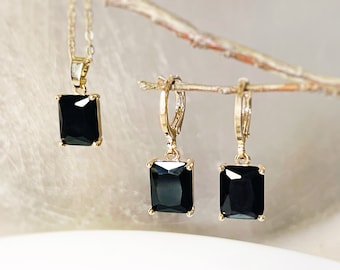 Kleines 2-teiliges Schmuckset aus Onyx im Smaragdschliff, schwarzes Edelstein-Ohrring-Halsketten-Set, rechteckige Ohrhänger, Geschenk für Frauen, Geschenk für Mädchen