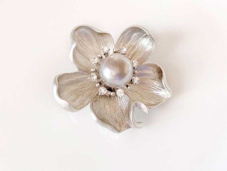 Pearl crystal flower brooch in 14K gold plated. Gold flower brooch pin, wedding bouquet brooch, gift for her, gift for mom image 5