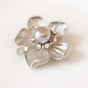 Pearl crystal flower brooch in 14K gold plated. Gold flower brooch pin, wedding bouquet brooch, gift for her, gift for mom image 4