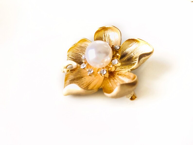 Pearl crystal flower brooch in 14K gold plated. Gold flower brooch pin, wedding bouquet brooch, gift for her, gift for mom image 2