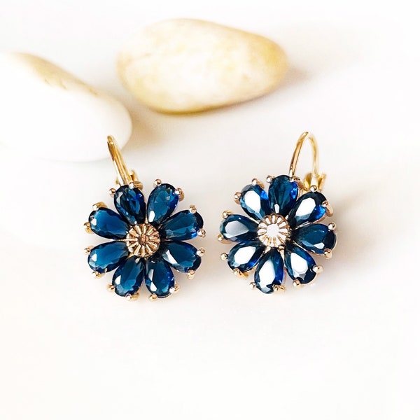 Daisy sapphire earring in 14K gold, blue gemstone flower earrings, September birthstone earring, gift for mom, gift for her