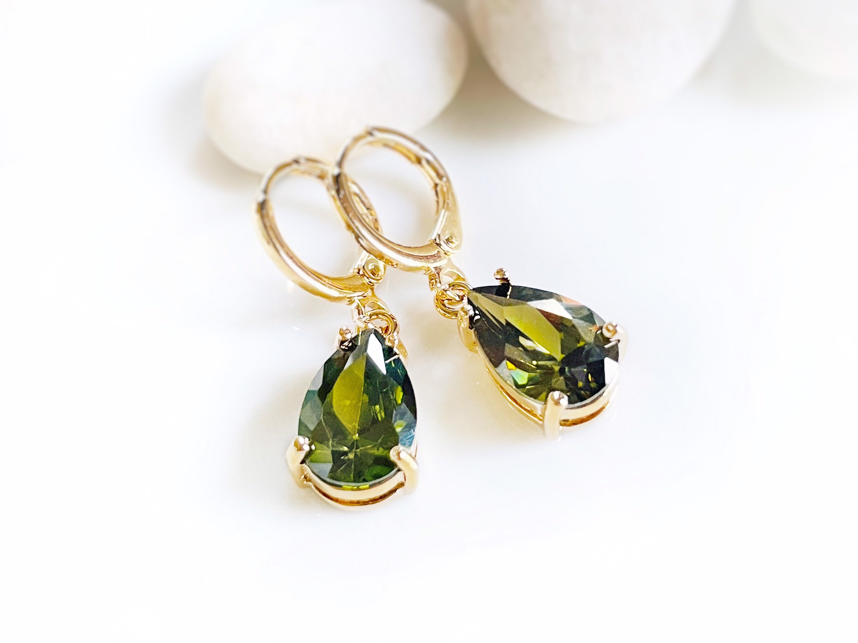 Peridot teardrop earrings discount