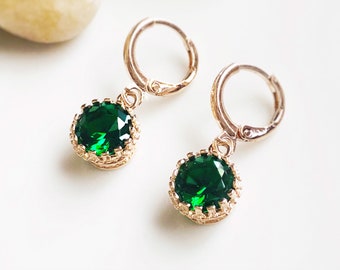 Bezel round emerald dangle earrings, green 8mm gemstone huggie drop earrings, gift for her, gift for daughter, May birthstone