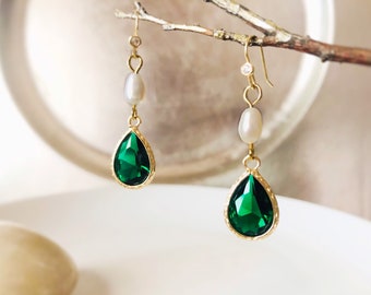 Emerald crystal pearl long dangle earrings in 14K gold, bridal jewelry pearl, bridesmaid earrings gold, gift for her, green dangle earrings