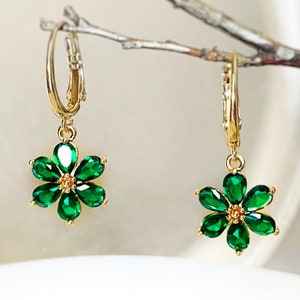 Emerald flower dangle earrings in 14k gold, green flower gold drop earrings, May birthstone earrings, gift for mom, gift for her