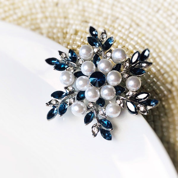 Blue sapphire pearl brooch pin white gold, flower brooch silver , wedding pearl blue crystal bouquet brooch, gift for mom, gift for her