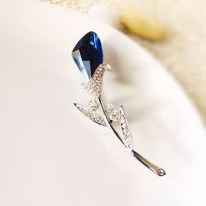 Sapphire crystal brooch in 18k white gold, wedding brooch, bridal brooch, navy flower brooch, gift for her, gift for mom