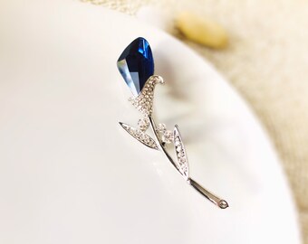 Sapphire crystal brooch in 18k white gold, wedding brooch, bridal brooch, navy flower brooch, gift for her, gift for mom