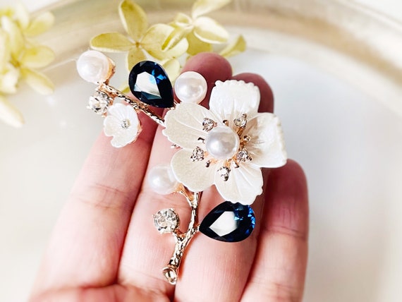 Pearl Brooches Flower Pins for Women Girls White Pin Dress Clips Handmade  Flower Brooch Pins for Women Fashion Lady Brooch 