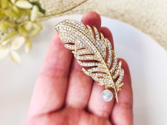 Floral Series Brooch Pins for Women Fashion Costume Pearl Flower Designer  Broach & Pins Jewelry Christmas Gift - China Brooch and Cloth Accessories  price