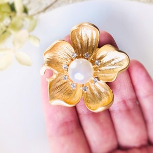 Pearl crystal flower brooch in 14K gold plated. Gold flower brooch pin, wedding bouquet brooch, gift for her, gift for mom image 6