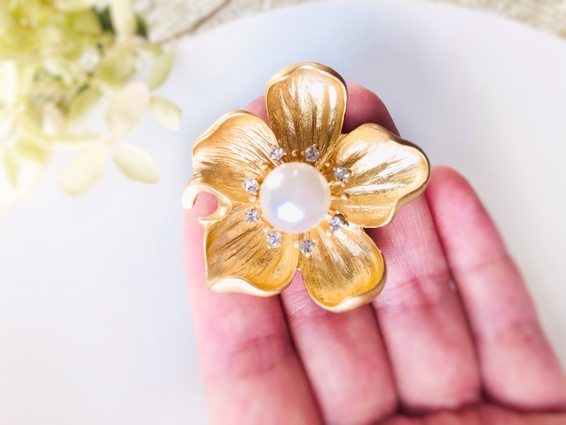 Pearl crystal flower brooch in 14K gold plated. Gold flower brooch pin, wedding bouquet brooch, gift for her, gift for mom image 6