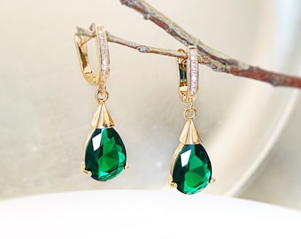 Teardrop emerald drop earrings, green gemstone drop earrings, green crystal bridesmaids earrings, gift for her, gift for mom, May birthstone