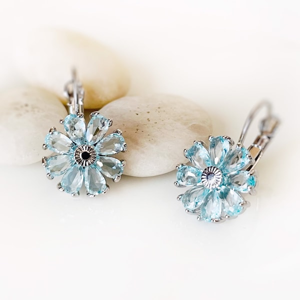 Aquamarine flower dangle earrings, light blue gemstone daisy flower drop earrings, March birthstone earring, gift for mom, gift for her