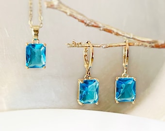 Kleines 2-teiliges Schmuckset mit blauem Topas im Smaragdschliff, Ohrring-Halskettenset mit blauem Edelstein, Dezember-Geburtsstein, Geschenk für Sie, Brautjungferngeschenk