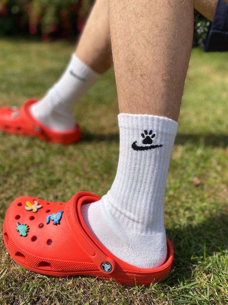 Custom embroidered nike socks paw print bild 4