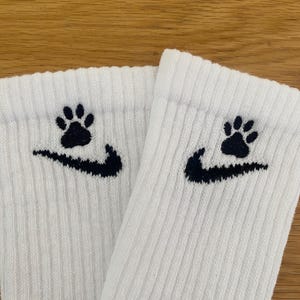 Custom embroidered nike socks paw print bild 2