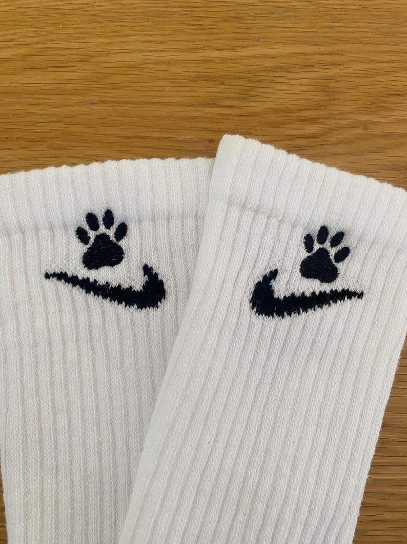 Custom embroidered nike socks paw print bild 2