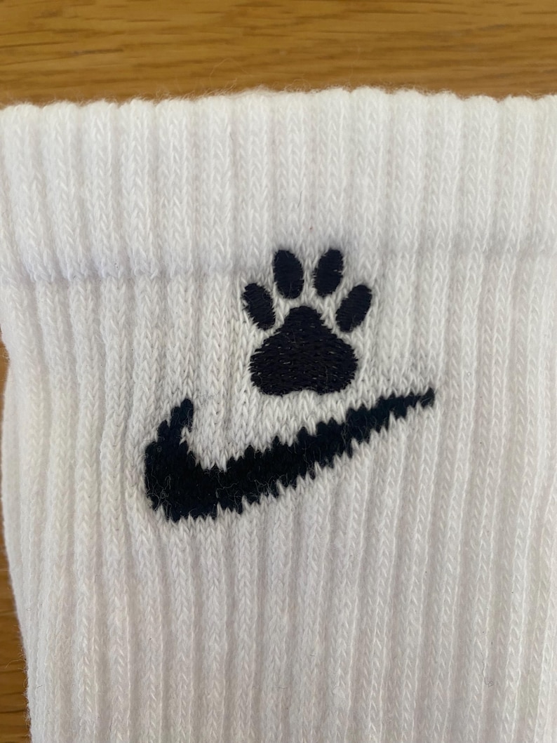 Custom embroidered nike socks paw print bild 6