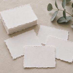 Tarjetas artesanales con bordes irregulares: tarjetas en blanco de papel de algodón reciclado, mini tarjetas de caligrafía artística, etiquetas de regalo de lujo, 65 mm x 85 mm