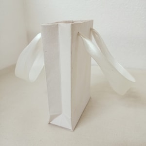 Petits sacs cadeaux en papier recyclé - sacs en papier blancs respectueux de l'environnement faits main, 14 cm x 10 cm x 4 cm de profondeur, sac cadeau de mariage de demoiselle d'honneur