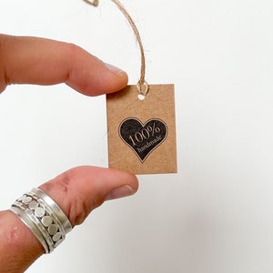 50 x étiquettes Kraft « 100 % faites à la main » - étiquettes en papier coeur brun, mini étiquette cadeau écologique, faveurs de mariage Royaume-Uni