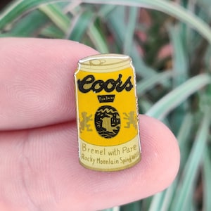 Coors beer can vintage lapel pin badge.