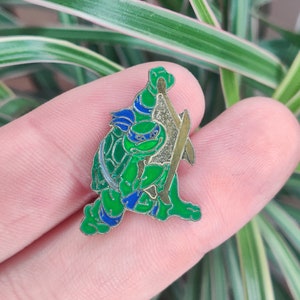 TMNT Leonardo vintage enamel pin badge. Teenage mutant ninja turtles.
