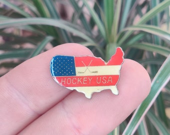Hockey USA vintage enamel lapel pin badge.