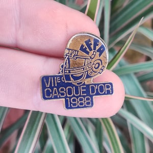 French American Football Casque D&#39;or 1988, vintage enamel lapel pin badge.