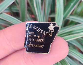 Arkansas vintage enamel lapel pin badge.