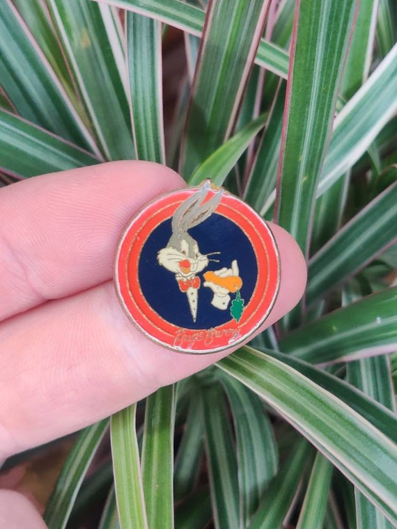 Bugs Bunny vintage enamel pin badge. Looney Tunes - image 3