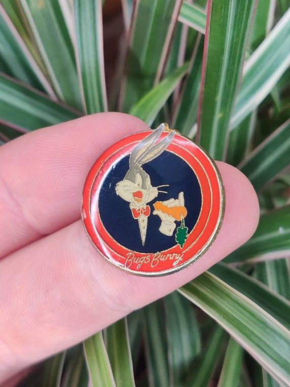 Bugs Bunny vintage enamel pin badge. Looney Tunes - image 1