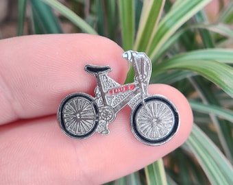 Bicycle Cycling, vintage enamel lapel pin badge.